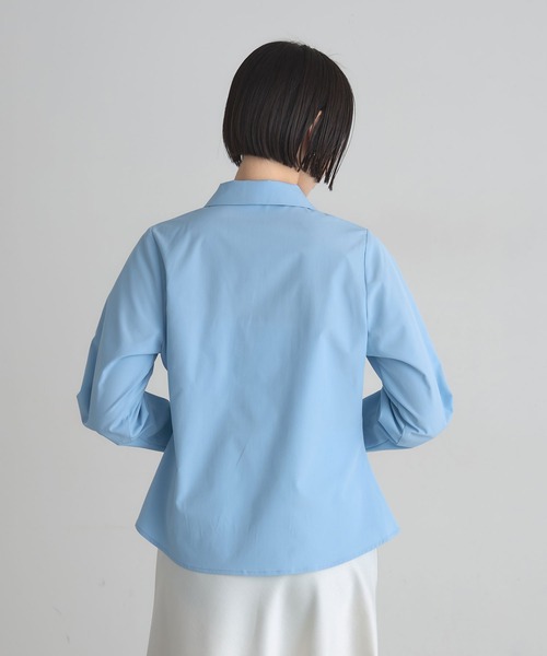 ARVELLIA(アルベリア)の「FOLD FLOW SHIRT(シャツ/ブラウス・レディース・ホワイト/サックスブルー・M)」の11枚目の写真