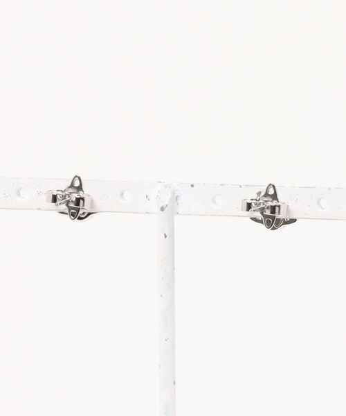 Vivienne Westwood(ヴィヴィアンウエストウッド)の「LONDON ORB EARRINGS(ピアス(両耳用)・レディース・シルバー/ピンクゴールド・FREE)」の3枚目の写真