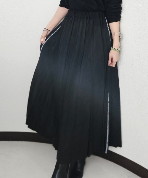 CRYSTAL BALL(クリスタルボール)の「スエードプリーツスカート(スカート・レディース・ブラウン/ブラック・FREE)」の2枚目の写真