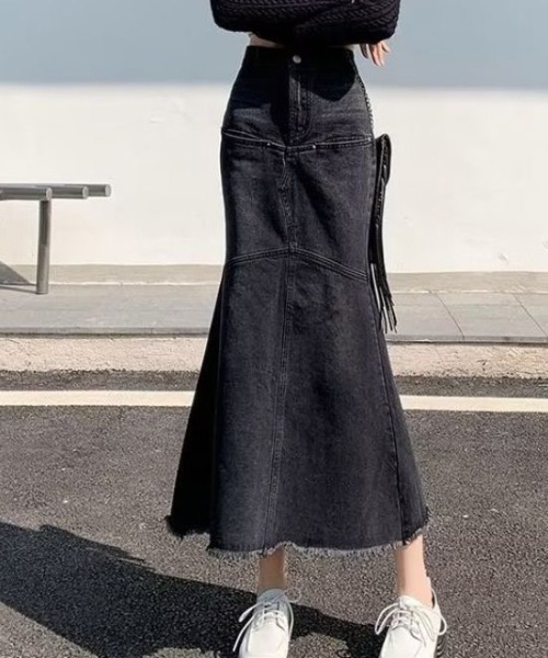 &soiree(アンドソワレ)の「フリンジデニムマーメイドスカート(スカート・レディース・ブラック・X-LARGE/LARGE/MEDIUM/SMALL)」の4枚目の写真