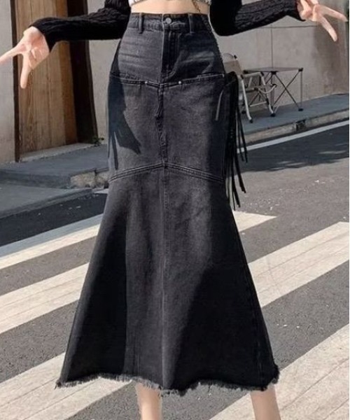 &soiree(アンドソワレ)の「フリンジデニムマーメイドスカート(スカート・レディース・ブラック・X-LARGE/LARGE/MEDIUM/SMALL)」の3枚目の写真