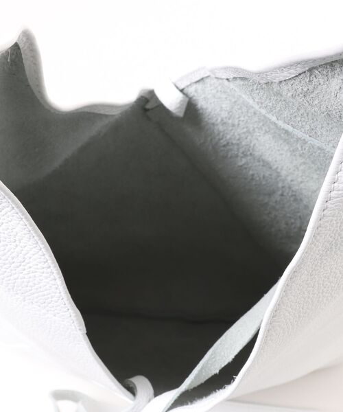 andrea cardone（アンドレアカルドネ）の「【ANDREA CARDONE】ソフトカーブ ワンハンドルバッグ（ワイド）(Q66310)（ハンドバッグ・レディース・ホワイト/シルバー/ブラック・ALL）」の6枚目の写真