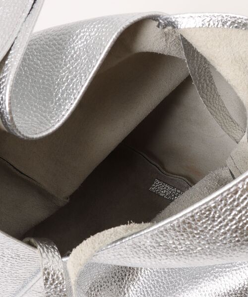 andrea cardone（アンドレアカルドネ）の「【ANDREA CARDONE】ソフトカーブ ワンハンドルバッグ（ワイド）(Q66310)（ハンドバッグ・レディース・ホワイト/シルバー/ブラック・ALL）」の9枚目の写真