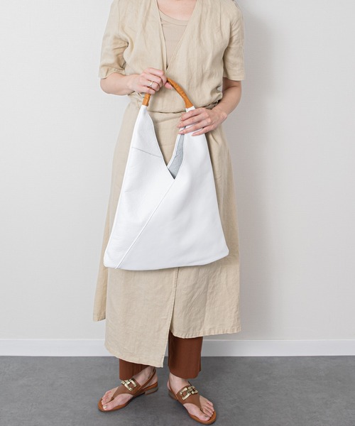 andrea cardone（アンドレアカルドネ）の「【ANDREA CARDONE】ソフトカーブ ワンハンドルバッグ（ワイド）(Q66310)（ハンドバッグ・レディース・ホワイト/シルバー/ブラック・ALL）」の16枚目の写真