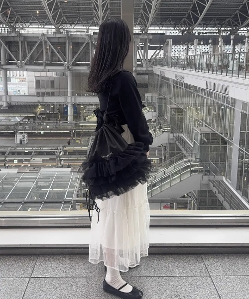 Maison de FLEUR(メゾンドフルール)の「チュールフリルナップサック(バックパック/リュック・レディース・グレー/ブラック・FREE)」の5枚目の写真