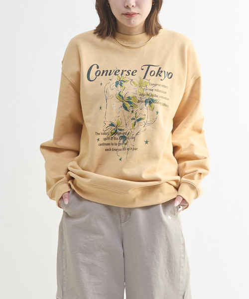 CONVERSE TOKYO(コンバーストウキョウ)の「LILY FLOWER PRINT SWEAT(スウェット・レディース・イエロー/スミクロ/アイボリー・MEDIUM/SMALL)」の4枚目の写真