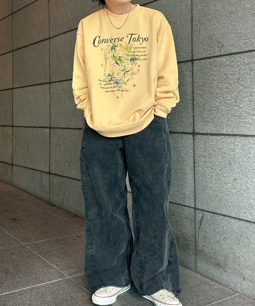 CONVERSE TOKYO(コンバーストウキョウ)の「LILY FLOWER PRINT SWEAT(スウェット・レディース・イエロー/スミクロ/アイボリー・MEDIUM/SMALL)」の5枚目の写真