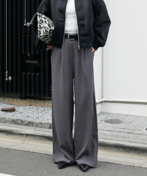 My shawty(マイシャウティー)の「tuck wide straight pants(スラックス・レディース・ブラック/グレー/ダークベージュ・FREE)」の3枚目の写真