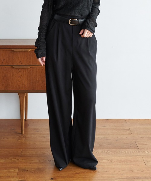 My shawty(マイシャウティー)の「tuck wide straight pants(スラックス・レディース・ブラック/グレー/ダークベージュ・FREE)」の2枚目の写真