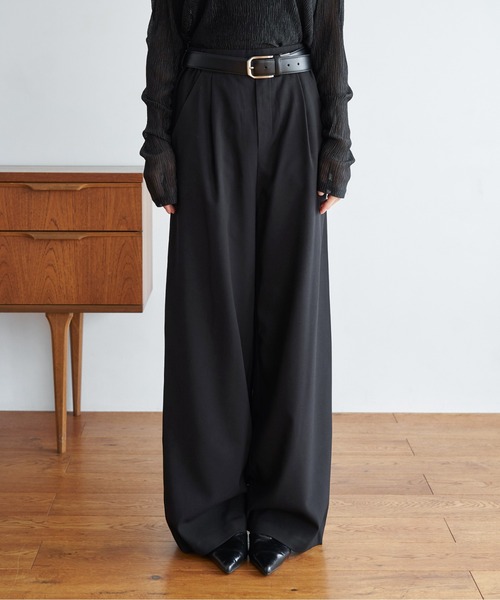 My shawty(マイシャウティー)の「tuck wide straight pants(スラックス・レディース・ブラック/グレー/ダークベージュ・FREE)」の8枚目の写真