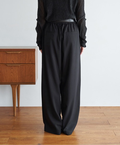 My shawty(マイシャウティー)の「tuck wide straight pants(スラックス・レディース・ブラック/グレー/ダークベージュ・FREE)」の9枚目の写真