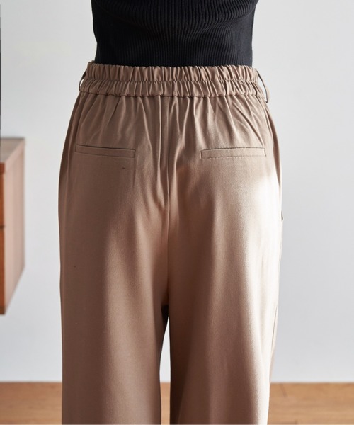 My shawty(マイシャウティー)の「tuck wide straight pants(スラックス・レディース・ブラック/グレー/ダークベージュ・FREE)」の11枚目の写真