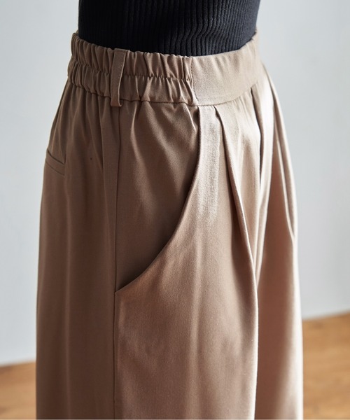 My shawty(マイシャウティー)の「tuck wide straight pants(スラックス・レディース・ブラック/グレー/ダークベージュ・FREE)」の10枚目の写真