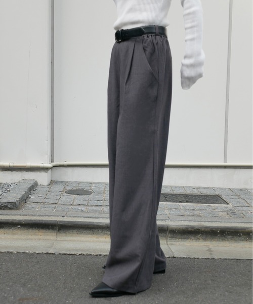 My shawty(マイシャウティー)の「tuck wide straight pants(スラックス・レディース・ブラック/グレー/ダークベージュ・FREE)」の14枚目の写真