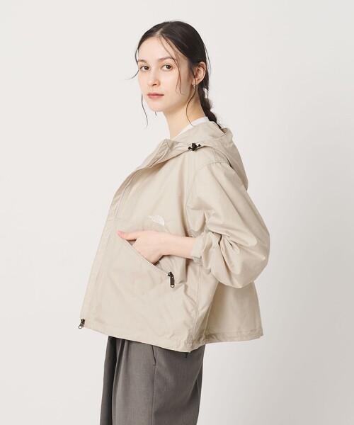 THE NORTH FACE（ザノースフェイス）の「＜THE NORTH FACE＞ショート コンパクト ジャケット（ナイロンジャケット・レディース・ベージュ/ピンク/ブラック/オフホワイト・L/XL）」の5枚目の写真