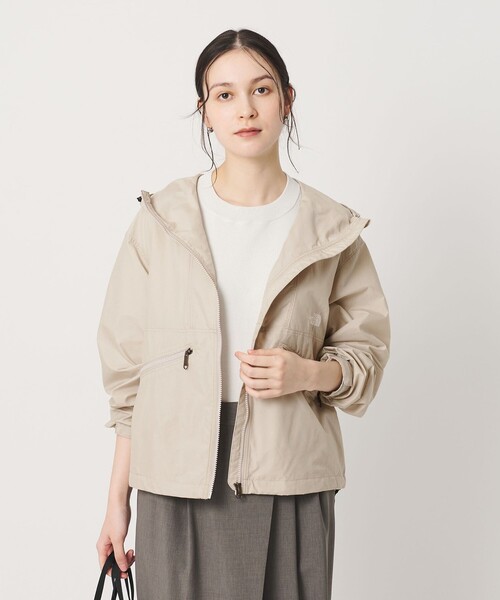 THE NORTH FACE（ザノースフェイス）の「＜THE NORTH FACE＞ショート コンパクト ジャケット（ナイロンジャケット・レディース・ベージュ/ピンク/ブラック/オフホワイト・L/XL）」の6枚目の写真
