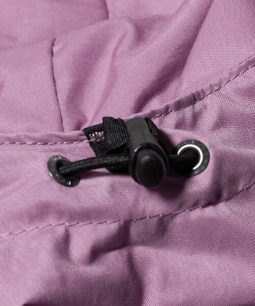 THE NORTH FACE（ザノースフェイス）の「＜THE NORTH FACE＞ショート コンパクト ジャケット（ナイロンジャケット・レディース・ベージュ/ピンク/ブラック/オフホワイト・L/XL）」の18枚目の写真