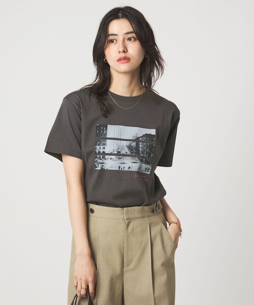 green label relaxing(グリーンレーベルリラクシング)の「コラージュ フォト ショートスリーブ Tシャツ(Tシャツ/カットソー・レディース・ダークグレー/その他1/その他2・FREE)」の2枚目の写真