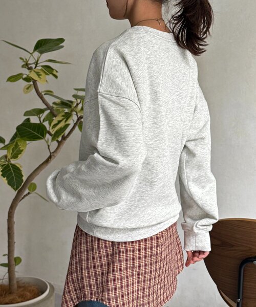 CPCM（シーピーシーエム）の「ネコサガラ刺繍裏毛スウェット（Tシャツ/カットソー・レディース・チャコールグレー/イエロー/ライトグレー/サックスブルー・FREE）」の6枚目の写真