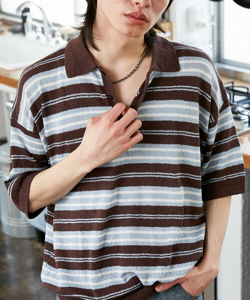 PUBLUX（パブリュクス）の「PUBLUX/パブリュクス LOVE POP STUDIO　ボーダー ニット ポロシャツ　限定展開（ポロシャツ・メンズ・ブラウン/ネイビー・LARGE/MEDIUM/SMALL）」の3枚目の写真