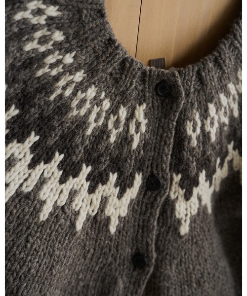 anuke(アンヌーク)の「Nordic Handknit Cardigan(ニット/セーター・レディース・ブラウン・FREE)」の8枚目の写真