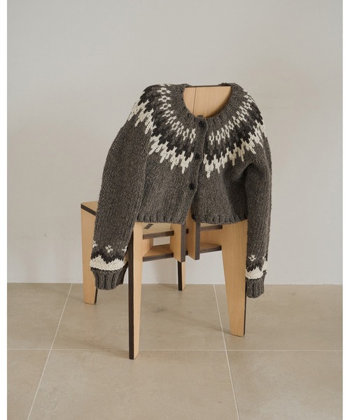 anuke(アンヌーク)の「Nordic Handknit Cardigan(ニット/セーター・レディース・ブラウン・FREE)」の11枚目の写真