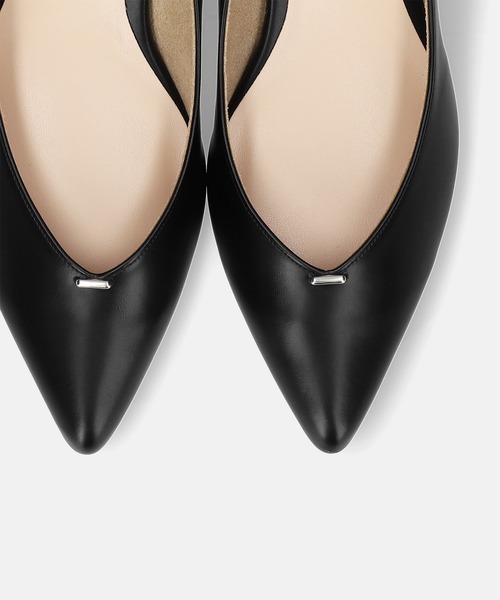 MAMIAN（マミアン）の「メタルパーツ Vカットパンプス (4.5cmヒール)（パンプス・レディース・ブラック/ブルー/ベージュ・22.5cm/23.0cm/23.5cm/24.0cm/24.5cm/25.0cm）」の8枚目の写真