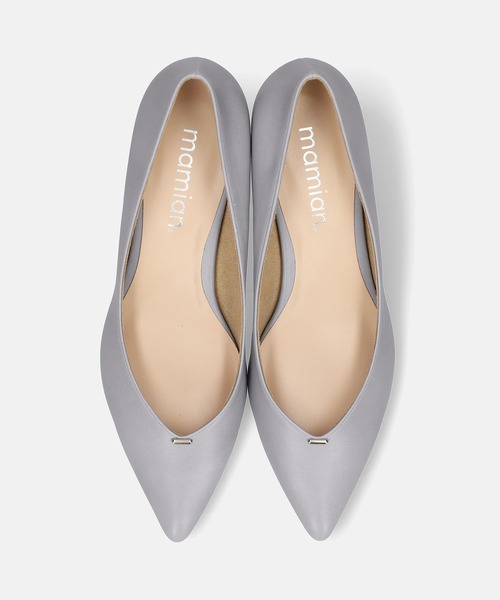 MAMIAN（マミアン）の「メタルパーツ Vカットパンプス (4.5cmヒール)（パンプス・レディース・ブラック/ブルー/ベージュ・22.5cm/23.0cm/23.5cm/24.0cm/24.5cm/25.0cm）」の12枚目の写真