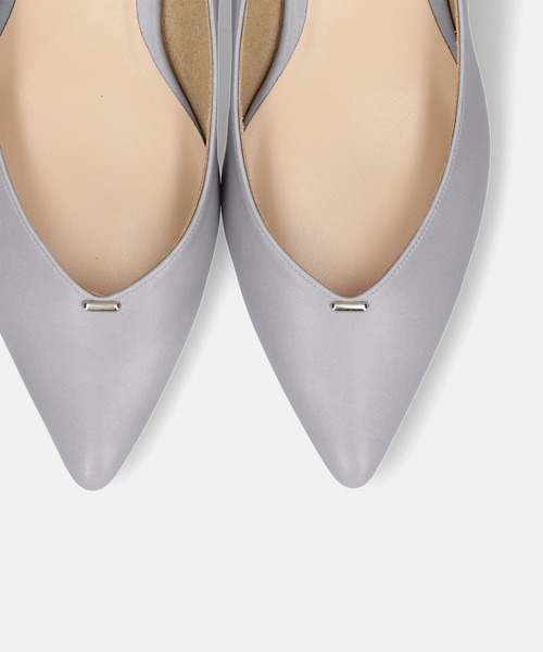 MAMIAN（マミアン）の「メタルパーツ Vカットパンプス (4.5cmヒール)（パンプス・レディース・ブラック/ブルー/ベージュ・22.5cm/23.0cm/23.5cm/24.0cm/24.5cm/25.0cm）」の14枚目の写真