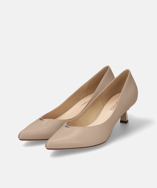 MAMIAN（マミアン）の「メタルパーツ Vカットパンプス (4.5cmヒール)（パンプス・レディース・ブラック/ブルー/ベージュ・22.5cm/23.0cm/23.5cm/24.0cm/24.5cm/25.0cm）」の16枚目の写真