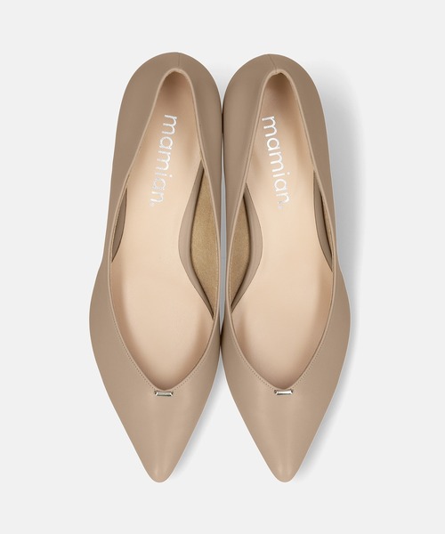 MAMIAN（マミアン）の「メタルパーツ Vカットパンプス (4.5cmヒール)（パンプス・レディース・ブラック/ブルー/ベージュ・22.5cm/23.0cm/23.5cm/24.0cm/24.5cm/25.0cm）」の18枚目の写真