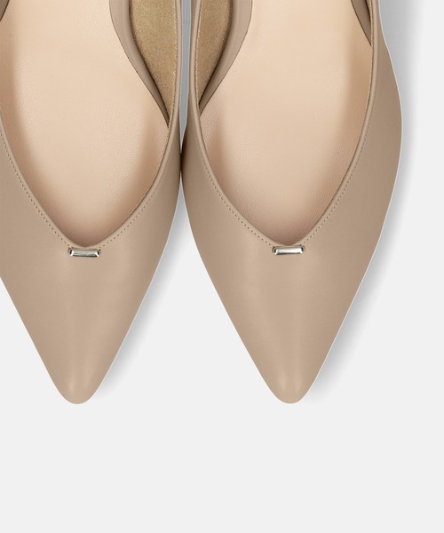 MAMIAN（マミアン）の「メタルパーツ Vカットパンプス (4.5cmヒール)（パンプス・レディース・ブラック/ブルー/ベージュ・22.5cm/23.0cm/23.5cm/24.0cm/24.5cm/25.0cm）」の19枚目の写真