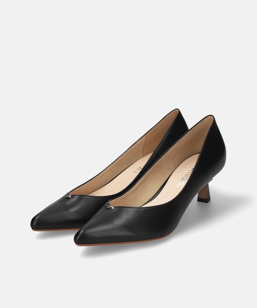 MAMIAN（マミアン）の「メタルパーツ Vカットパンプス (4.5cmヒール)（パンプス・レディース・ブラック/ブルー/ベージュ・22.5cm/23.0cm/23.5cm/24.0cm/24.5cm/25.0cm）」の20枚目の写真