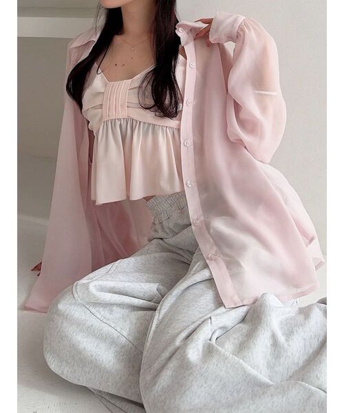 RESEXXY（リゼクシー）の「シアーギャザーシャツ（シャツ/ブラウス・レディース・ピンク/ホワイト/ブラック・FREE）」の3枚目の写真