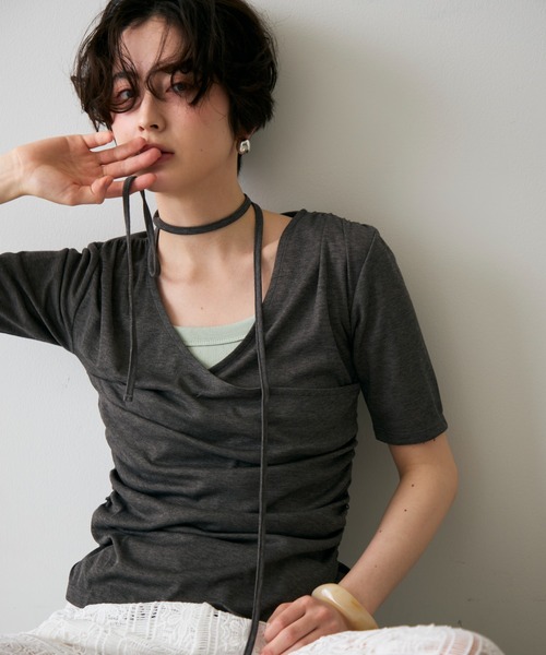 Trish(トリッシュ)の「シアーテレコドレープカシュクールプルオーバー(Tシャツ/カットソー・レディース・アイボリー/グレー・FREE)」の1枚目の写真