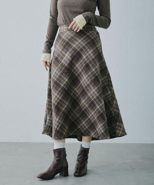 Mirette(ミレット)の「クラシックチェック フレアミモレ丈スカート / Classic Plaid Flare Midi Skirt(スカート・レディース・ネイビー/ブラウン・MEDIUM/SMALL)」の1枚目の写真