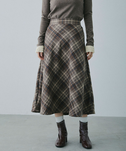 Mirette(ミレット)の「クラシックチェック フレアミモレ丈スカート / Classic Plaid Flare Midi Skirt(スカート・レディース・ネイビー/ブラウン・MEDIUM/SMALL)」の3枚目の写真
