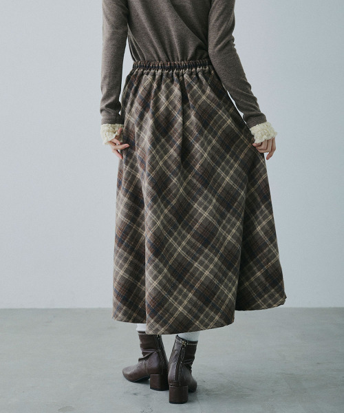 Mirette(ミレット)の「クラシックチェック フレアミモレ丈スカート / Classic Plaid Flare Midi Skirt(スカート・レディース・ネイビー/ブラウン・MEDIUM/SMALL)」の4枚目の写真