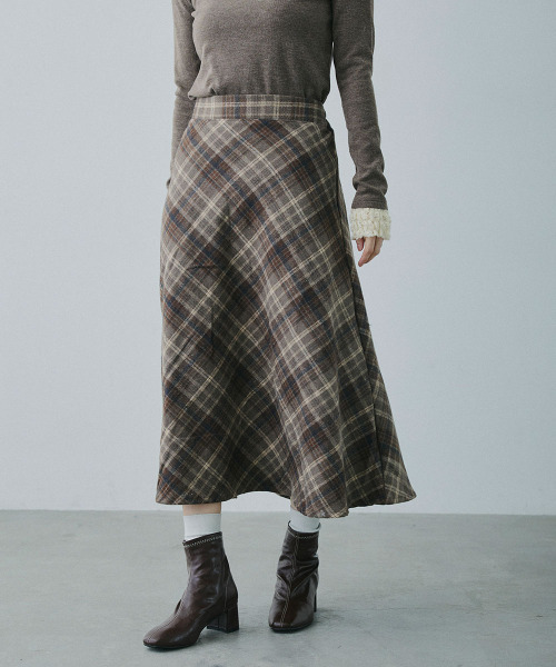 Mirette(ミレット)の「クラシックチェック フレアミモレ丈スカート / Classic Plaid Flare Midi Skirt(スカート・レディース・ネイビー/ブラウン・MEDIUM/SMALL)」の7枚目の写真