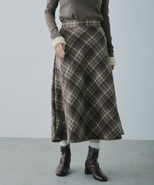 Mirette(ミレット)の「クラシックチェック フレアミモレ丈スカート / Classic Plaid Flare Midi Skirt(スカート・レディース・ネイビー/ブラウン・MEDIUM/SMALL)」の8枚目の写真