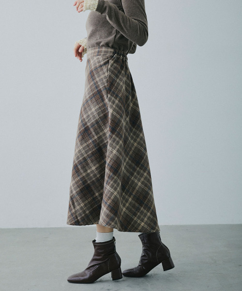 Mirette(ミレット)の「クラシックチェック フレアミモレ丈スカート / Classic Plaid Flare Midi Skirt(スカート・レディース・ネイビー/ブラウン・MEDIUM/SMALL)」の9枚目の写真