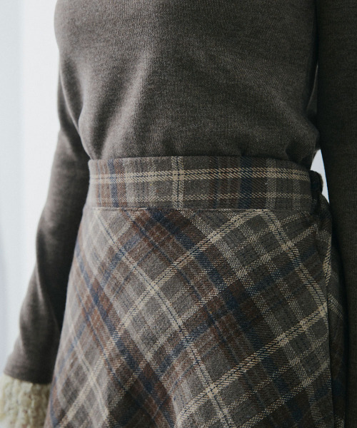 Mirette(ミレット)の「クラシックチェック フレアミモレ丈スカート / Classic Plaid Flare Midi Skirt(スカート・レディース・ネイビー/ブラウン・MEDIUM/SMALL)」の11枚目の写真