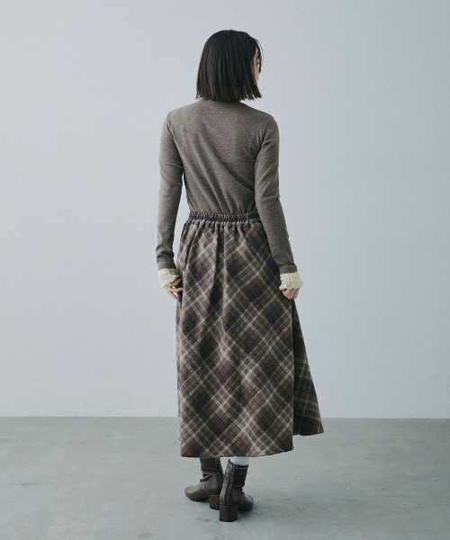 Mirette(ミレット)の「クラシックチェック フレアミモレ丈スカート / Classic Plaid Flare Midi Skirt(スカート・レディース・ネイビー/ブラウン・MEDIUM/SMALL)」の17枚目の写真
