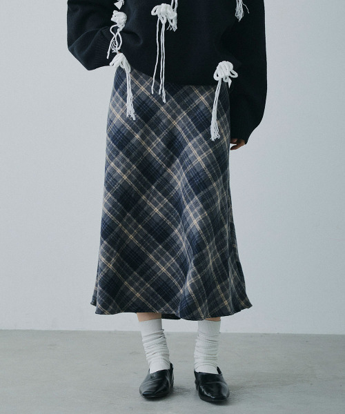 Mirette(ミレット)の「クラシックチェック フレアミモレ丈スカート / Classic Plaid Flare Midi Skirt(スカート・レディース・ネイビー/ブラウン・MEDIUM/SMALL)」の18枚目の写真