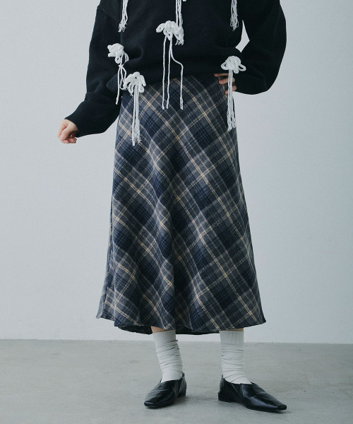 Mirette(ミレット)の「クラシックチェック フレアミモレ丈スカート / Classic Plaid Flare Midi Skirt(スカート・レディース・ネイビー/ブラウン・MEDIUM/SMALL)」の19枚目の写真