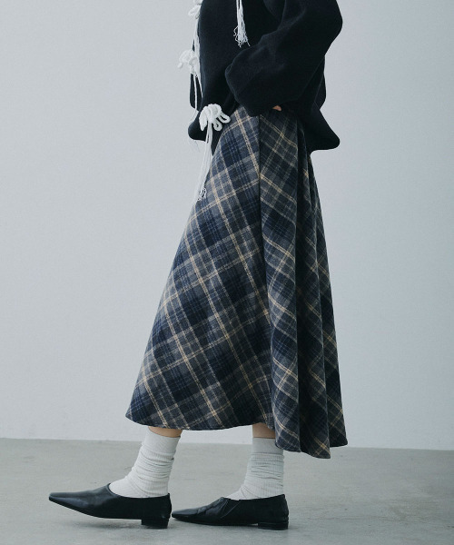 Mirette(ミレット)の「クラシックチェック フレアミモレ丈スカート / Classic Plaid Flare Midi Skirt(スカート・レディース・ネイビー/ブラウン・MEDIUM/SMALL)」の21枚目の写真