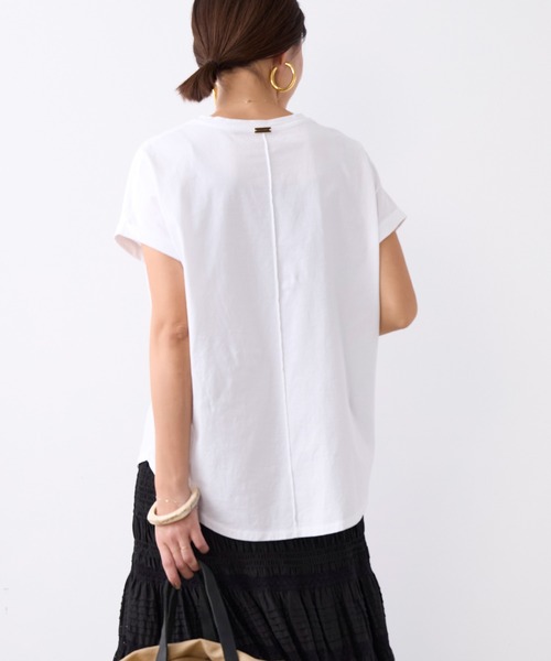 MICA&DEAL（マイカ＆ディール）の「"LAIA"ロゴヘムラウンドTシャツ〈2サイズ展開〉（Tシャツ/カットソー・レディース・ライトベージュ/ライトブルー/ネイビー/ホワイト・36/38）」の6枚目の写真