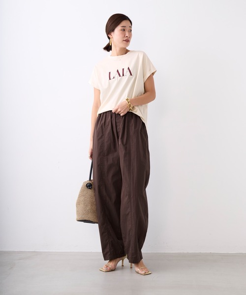 MICA&DEAL（マイカ＆ディール）の「"LAIA"ロゴヘムラウンドTシャツ〈2サイズ展開〉（Tシャツ/カットソー・レディース・ライトベージュ/ライトブルー/ネイビー/ホワイト・36/38）」の17枚目の写真