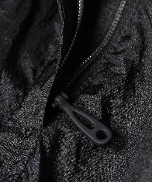 PS Paul Smith(ピーエスポールスミス)の「PERTEX(R) ハーフジップ スタンドブルゾン / 162751 EXLZ01(ブルゾン・メンズ・ブラック/ブラウン・LARGE/MEDIUM)」の14枚目の写真