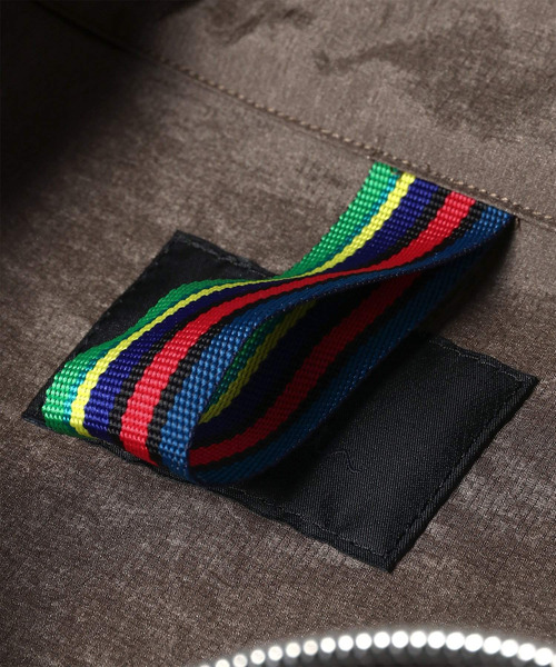 PS Paul Smith(ピーエスポールスミス)の「PERTEX(R) ハーフジップ スタンドブルゾン / 162751 EXLZ01(ブルゾン・メンズ・ブラック/ブラウン・LARGE/MEDIUM)」の21枚目の写真